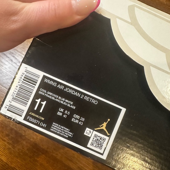 Jordan sneakers - Picture 3 of 7